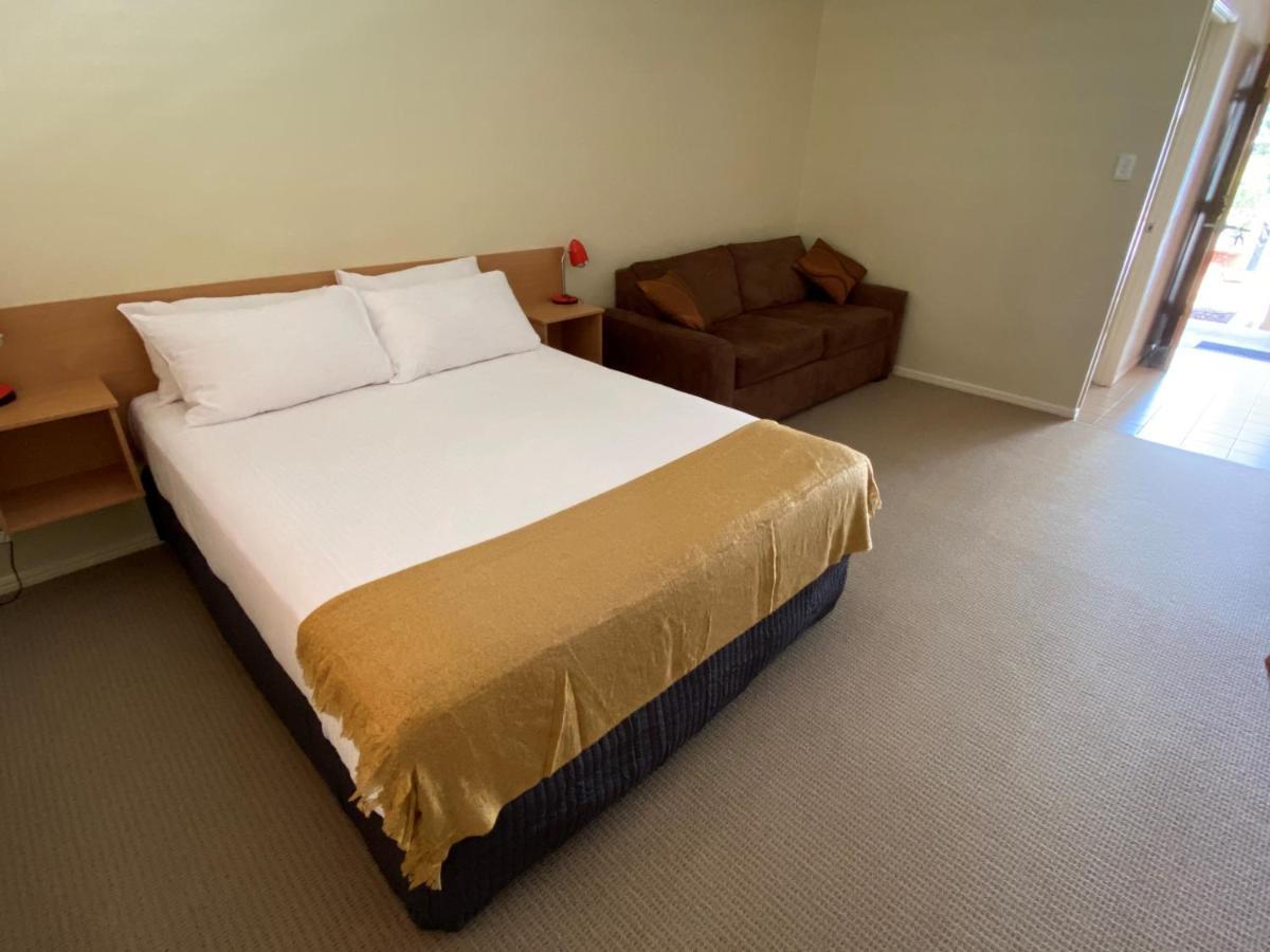 Country Roads Motor Inn Gayndah Esterno foto