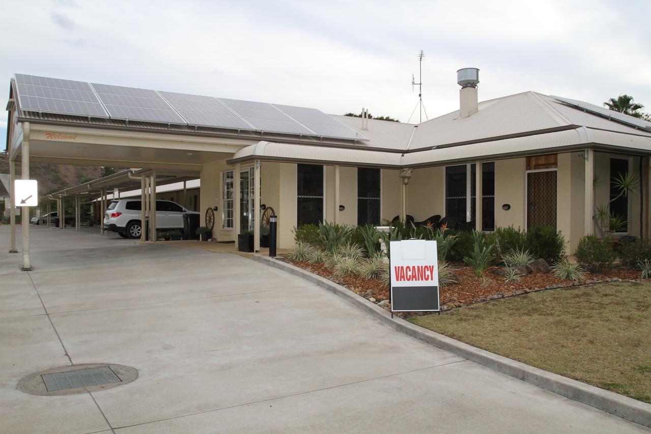 Country Roads Motor Inn Gayndah Esterno foto